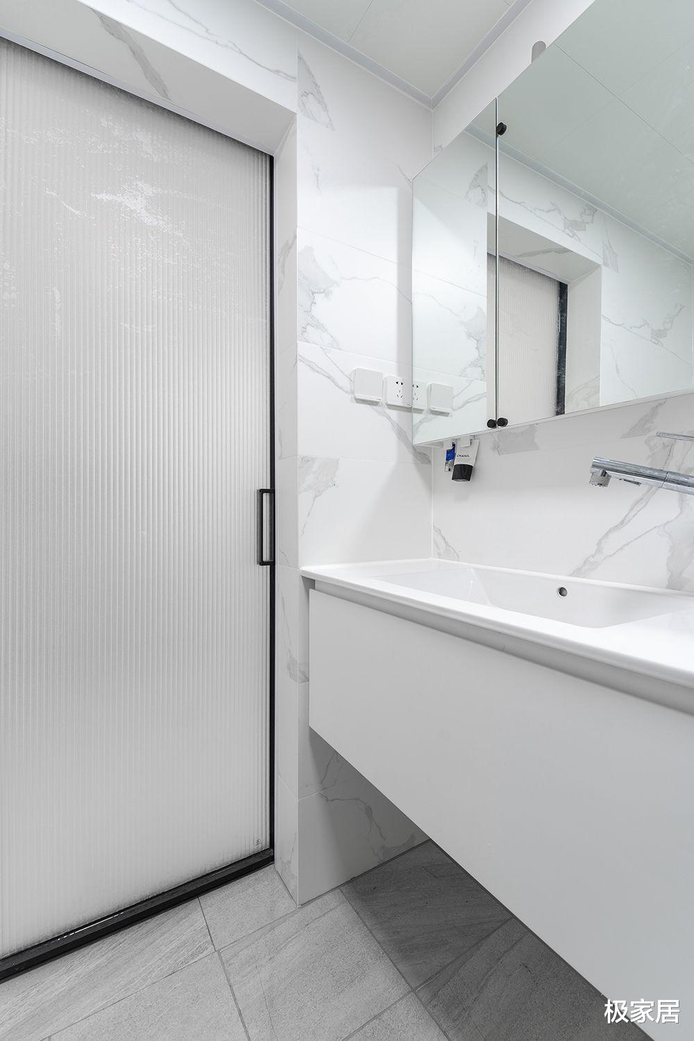 42平小户型也能拥有大厨房,满满的收纳空间,简洁又舒适