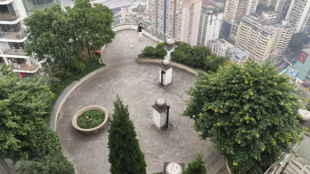 重庆|重庆朝天门房价破10万一平，周边豪宅却不涨反跌，炒房客血亏！