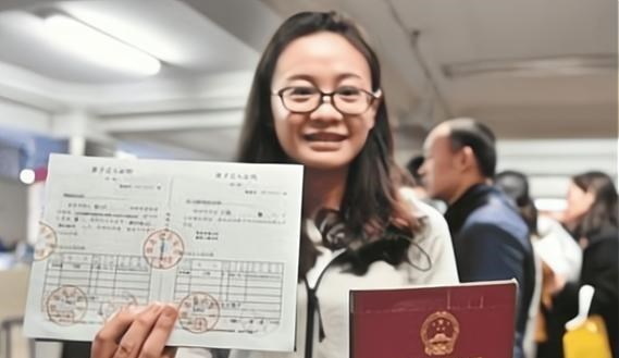 百哥曰|大一新生要不要迁户口？大学辅导员的回答很靠谱，学生要早知晓