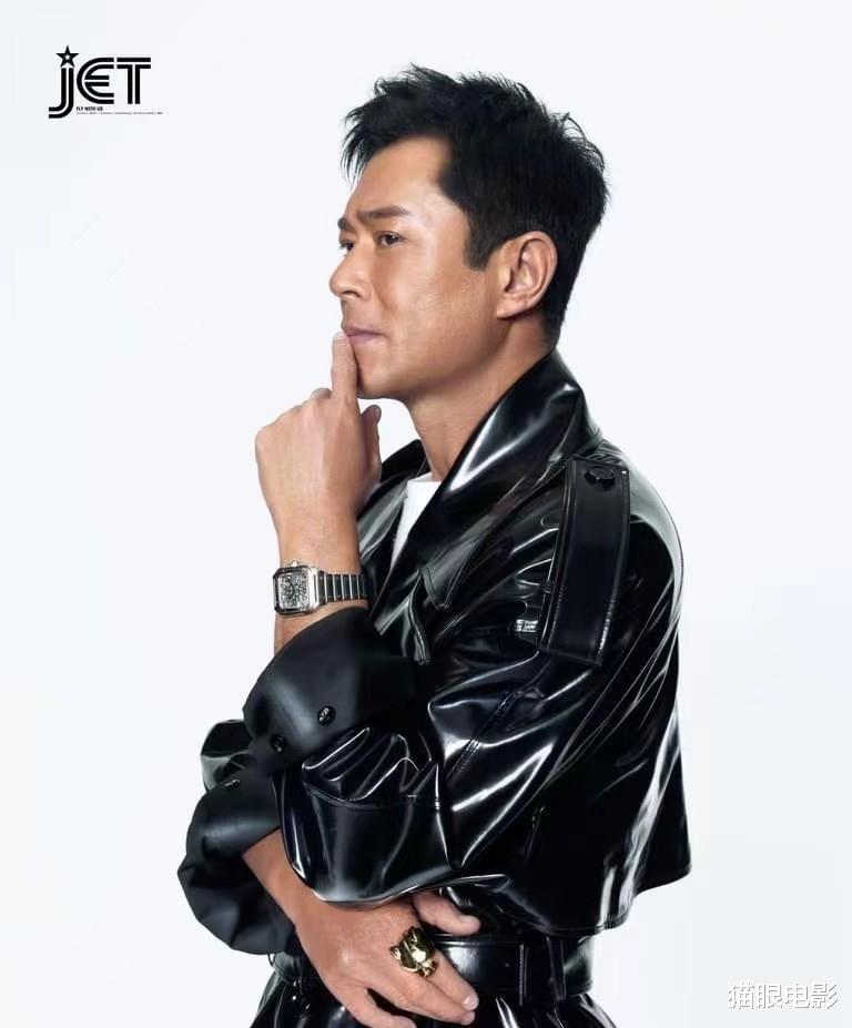 古天乐 51岁古天乐穿黑色皮衣好帅，豹子戒指抢镜，网友：这次发型对了