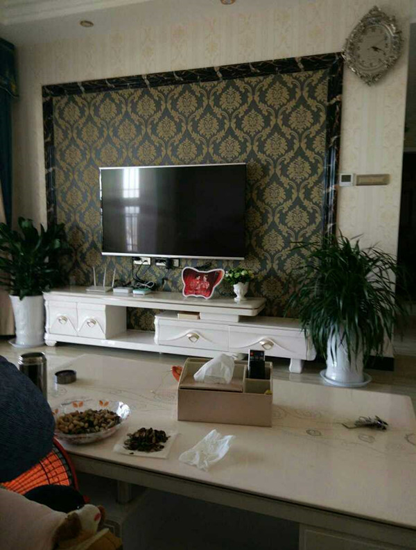 |新房正在通风，媳妇把家里打扫的很漂亮，连瓷砖都闪闪发亮