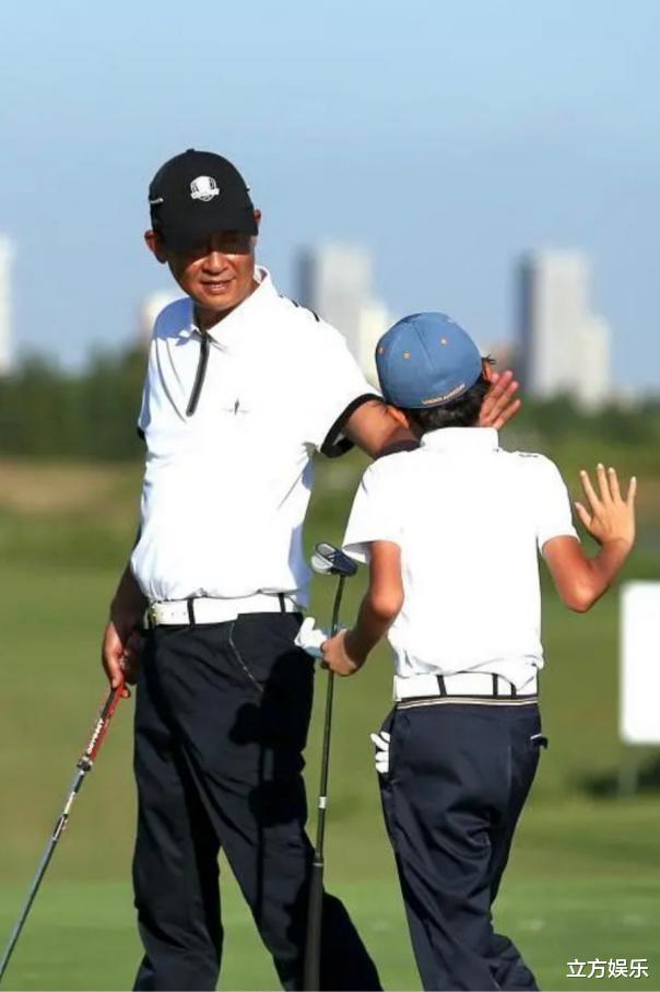 王诗龄|李湘带王诗龄捞金，11岁女儿黑成炭，这和张哲瀚玩同款运动晒的？