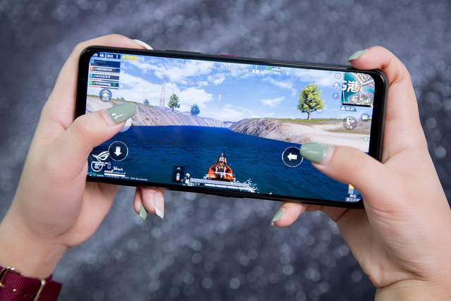 游戏手机|18G运存+骁龙888 Plus,ROG游戏手机5s上手:依旧是最稳游戏设备