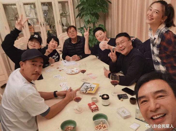 聚会|香港艺人聚会也有圈子之分，富豪明星一起玩，过气艺人扎堆内地