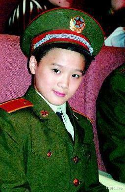 姜昆|24年前，姜昆瞒着妻子收养的6岁男孩，如今怎样了？