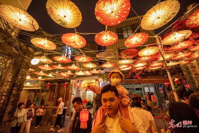 光明网视频 海南琼海：正月十六花灯俏