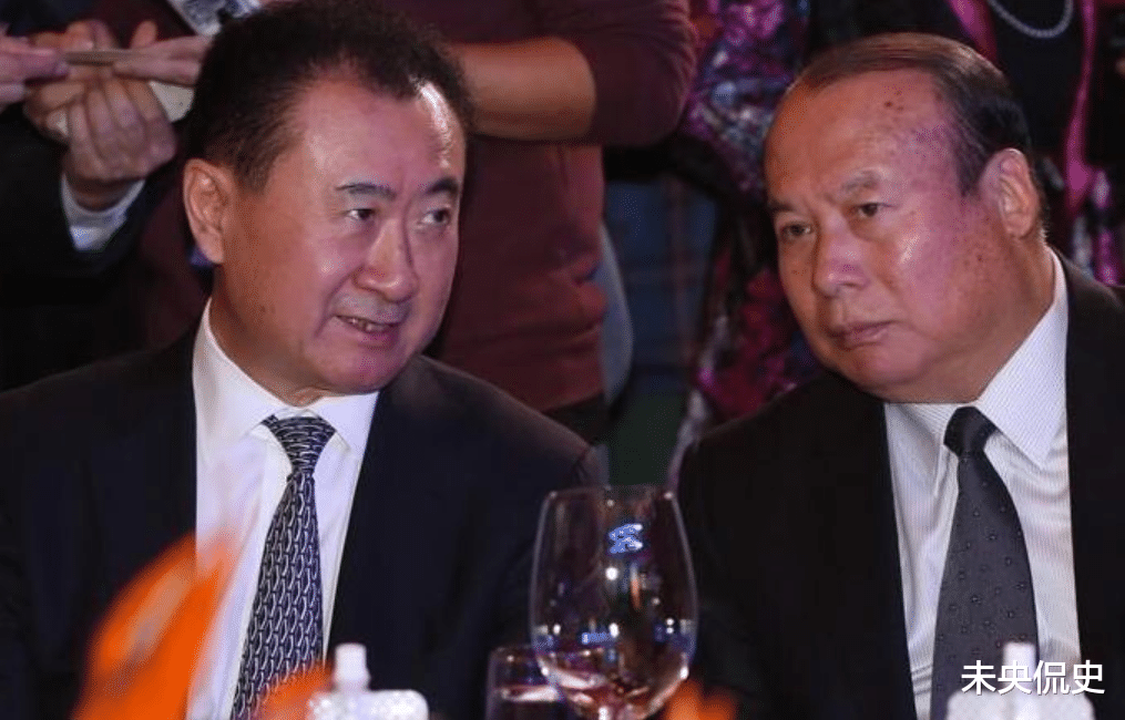 碧桂园|100亿投资万达,100亿收购富力物业,他手里还有1800亿现金