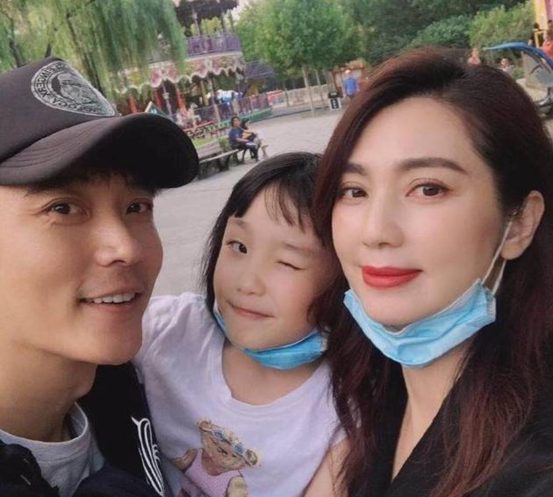 洪欣|七位败给“野花”的女星，个个娇媚动人，老公却心猿意马