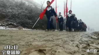 逸竹仙 山河已无恙，吾辈当自强！为弘文中学点赞，把这件事坚持了26年