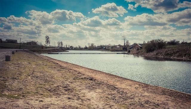 鲫鱼|水流冲走窝料咋办？这3种打窝方式，适合走水中打窝