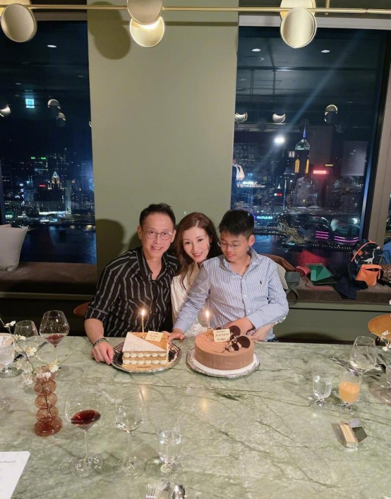 BiuFashion|‘最美港姐’李嘉欣晒和富豪丈夫日常，穿搭风格真不同，但很有爱