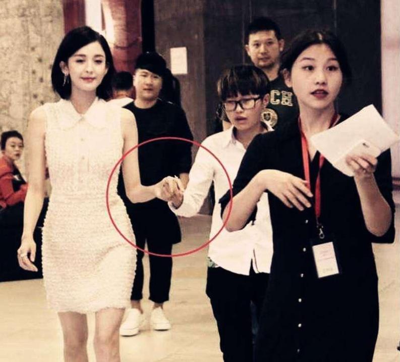 明星助理|明星助理自曝:洁癖艺人难伺候,帮洗内衣内裤,被骂是家常便饭