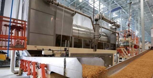 高校|135人中41人是研究生，卷烟厂都要求高学历了？卷烟厂：至少本科