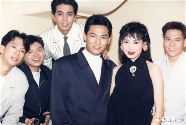 杜德伟|杜德伟指着怀里的美女，对吴君如说，我就是出轨了，你一起不