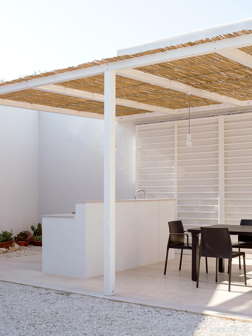 做建筑的老和尚 以百年橄榄树为中心的住宅：建筑体块为其旋转，室内外界限被模糊