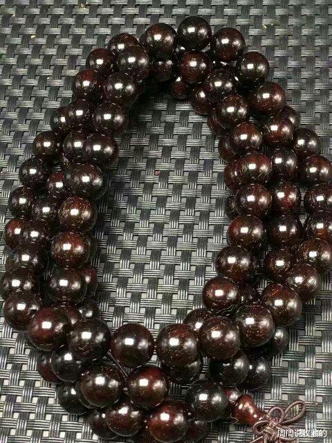 小叶紫檀|冬天小叶紫檀手串如何正确地去保存?去盘玩?
