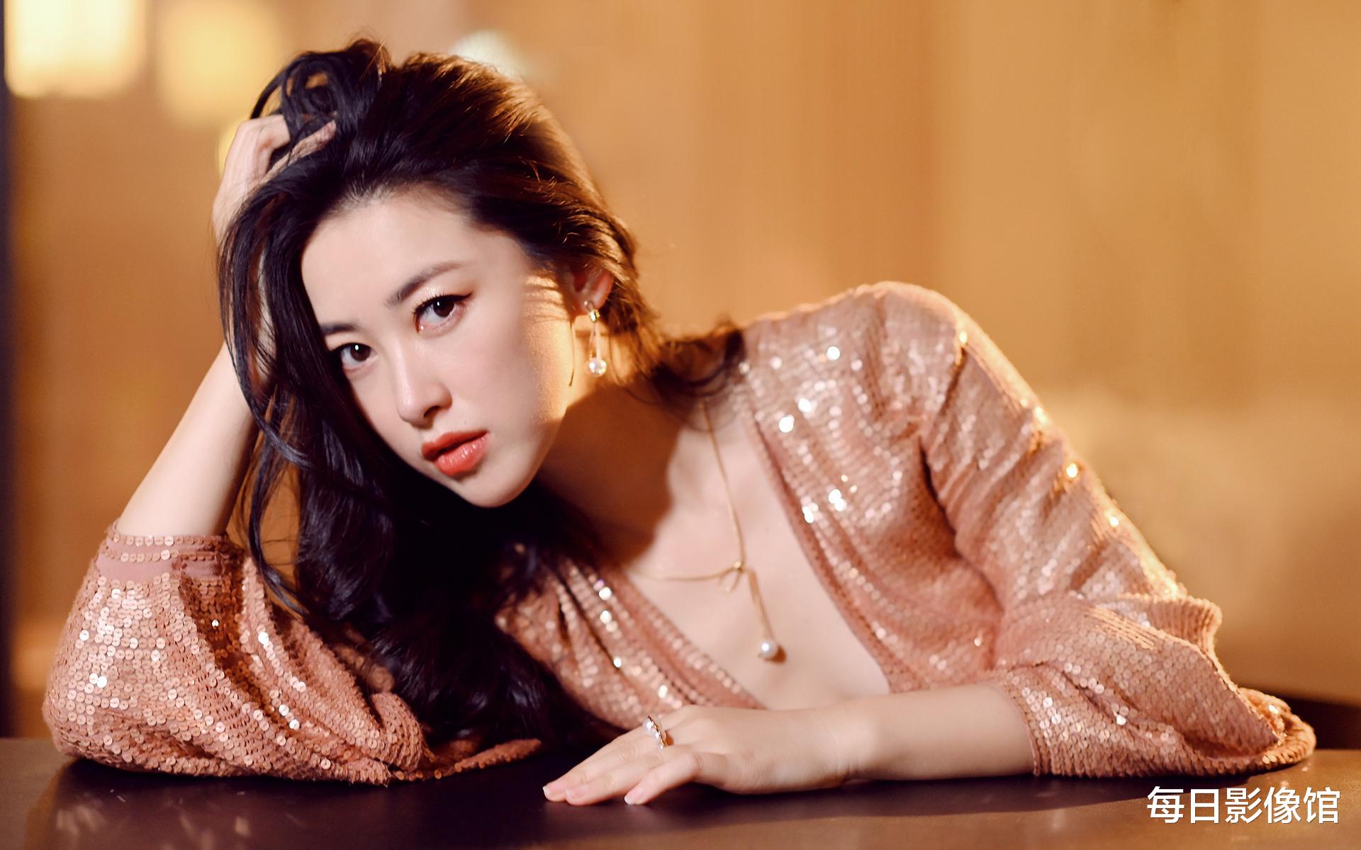 朱珠|热播第一，风情万种女演员朱珠，终于选择契合自己的角色