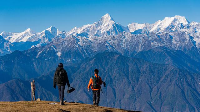 牛背山 川西又新出一观景平台，不逊色于牛背山，烤鸡、腊肉味道更是一绝