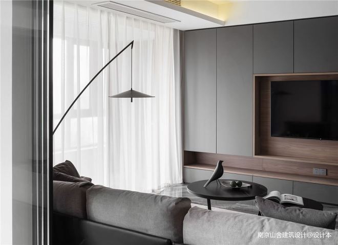 |明净、含蓄、敛藏的灰色家