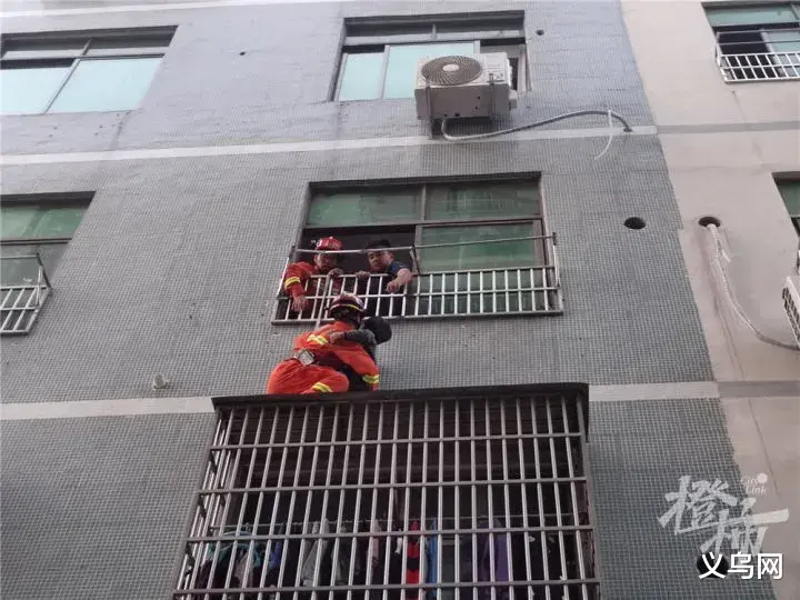 义乌网 义乌7岁男童从3楼窗台掉落