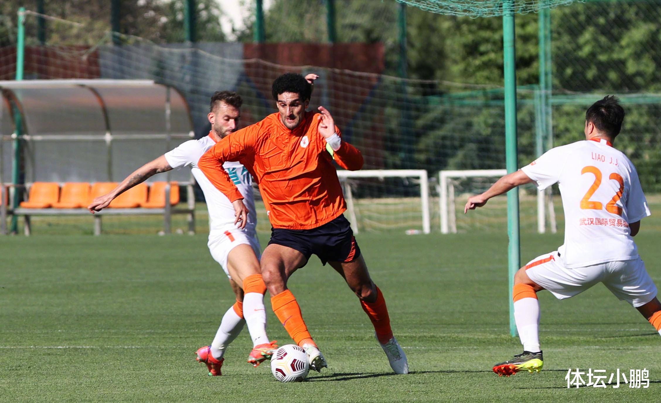 泰山隊|泰山隊中場核心有情有義，自降近千萬歐年薪，4年長約終老山東