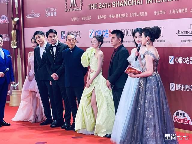 张末|张艺谋携女走红毯，38岁张末罕见精致不敢认，浓妆艳抹撞脸章子怡