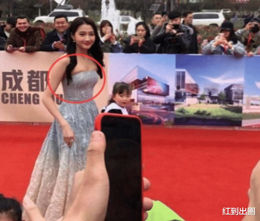 大S|女明星被造型师坑惨了！杨紫穿成120斤，沈月显老，张嘉倪像大妈