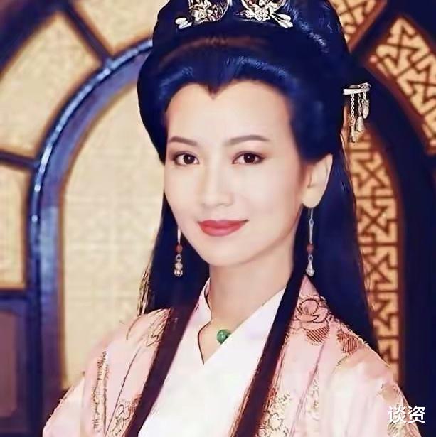 赵雅芝|68岁赵雅芝尝试性感风，大秀美背身材曲线好，气质温婉颜值依旧