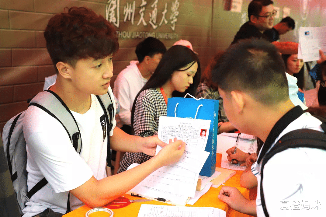 夏橙妈咪|一个清华一个北大，江苏这对双胞胎真争气，两个人分数一模一样