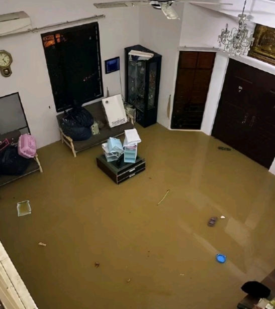 茜拉|歌手茜拉与富商老公离婚，自曝家中被淹身心疲惫，带儿子住亲戚家