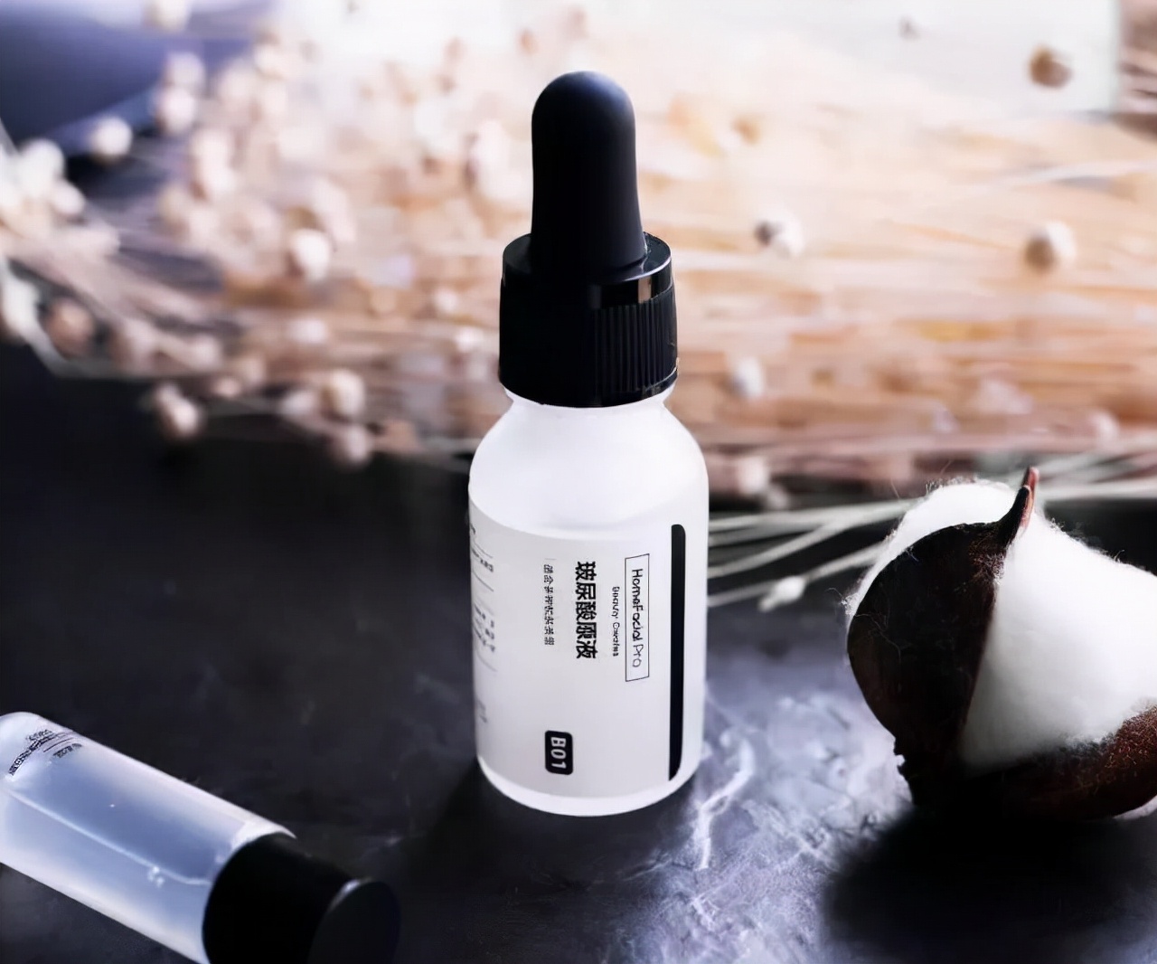 丸子头 良心的精华液测评：补水美白改善暗沉，紧致肌肤让你的肌肤白滑嫩