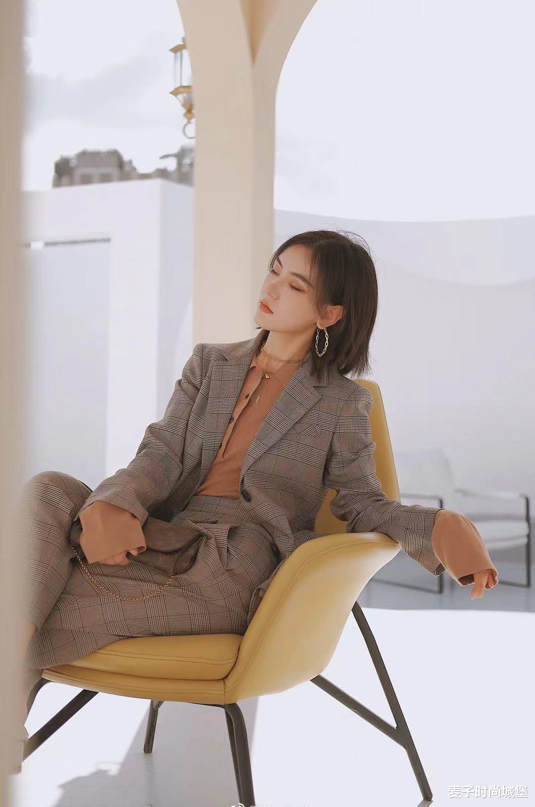 西装|天气稍冷一些学时尚博主穿西装，很有职场女神气场