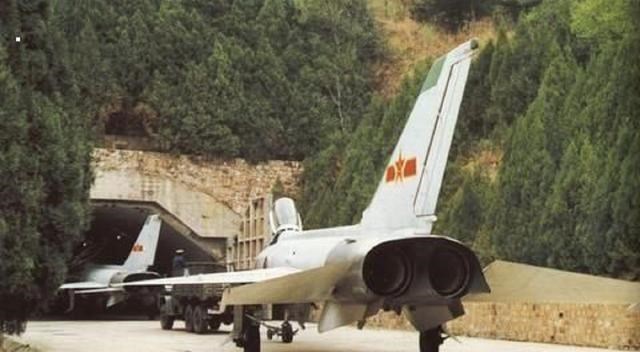 飞机|中国小伙25岁时研发出“导弹克星”，战时可保护数千战机，立大功