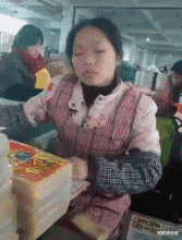 搞笑神回复|神回复:“揉肚子揉出泥丸,我该怎么办?”网友:赶紧洗一下啊!