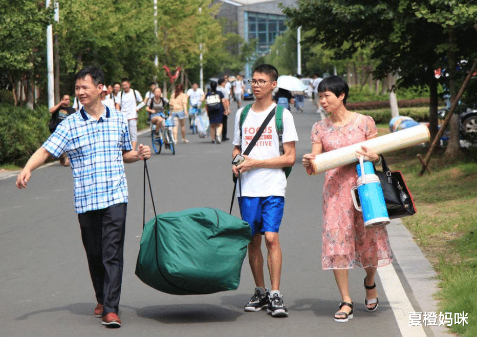 夏橙妈咪|大一新生开学,应该拿多少“生活费”?看完这份账单再做决定
