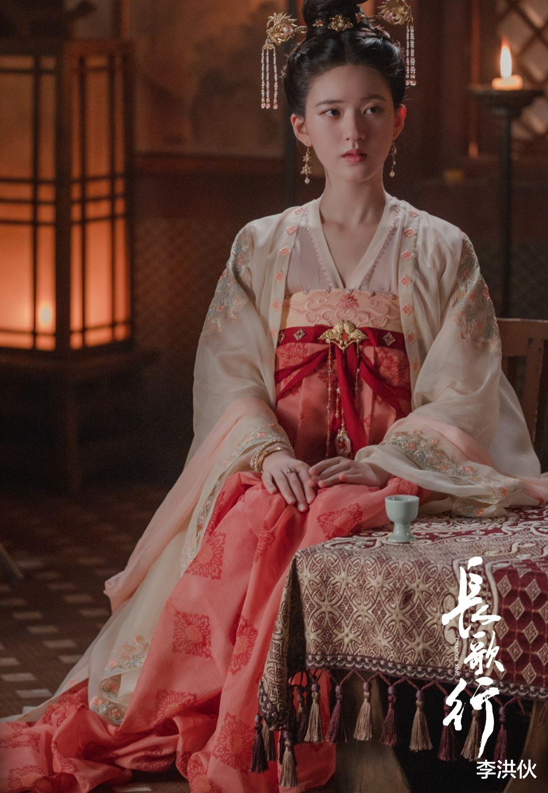 赵露思|赵露思直播间怒怼黑粉，反被网友嘲讽是绿茶，因手滑败坏了路人缘