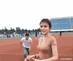 释小龙|弟弟的女同学才13岁，你是喝AD钙长大的吗？