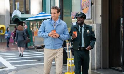 24小时的爱|13天拿下4个亿的票房，这部满是游戏梗的电影火了