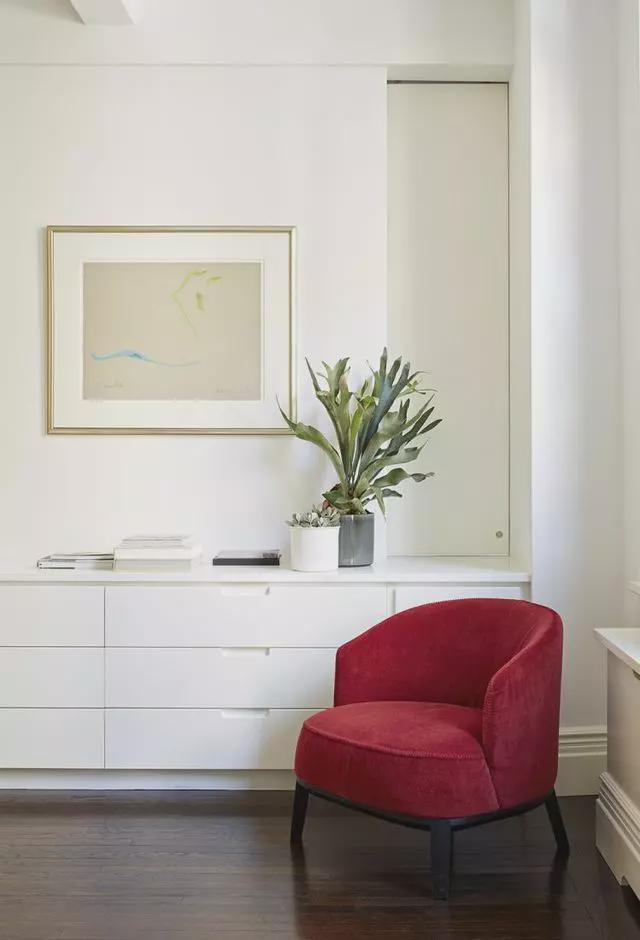 小姐姐|90后小姐姐住155平,客厅背景墙改成书架装到顶,收纳1㎡也不浪费