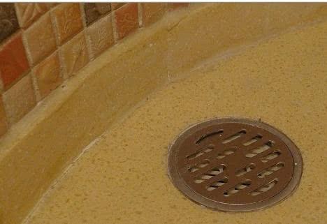 老爸为了省钱砖砌淋浴房,朋友却说像棺材,他们是杠精吗?