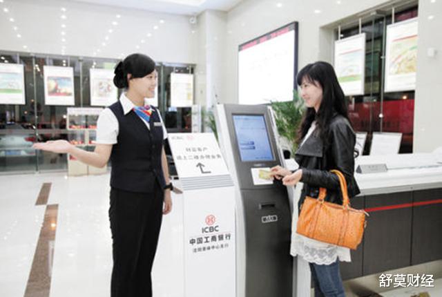 裁员 储户存钱留意:银行倒闭成常态!又一银行巨头出事了?正全国裁员