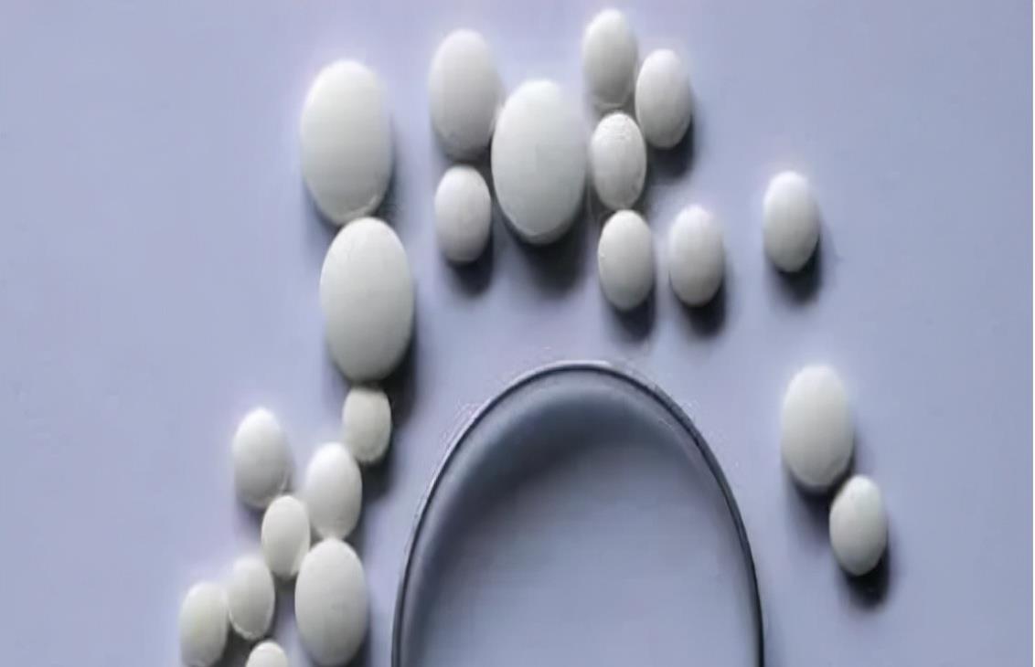 午美聊健康体态 长期服用高血压药物,如果出现这3个现象,可别不当回事