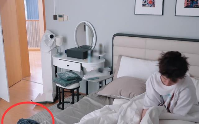 范丞丞|为啥范丞丞不爱穿睡衣睡觉?看到他床边丢的啥,导演都不敢拉近景