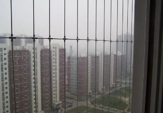 装修时尚家|窗户安装防盗窗还是防盗网好?我家装错,没几天就拆了