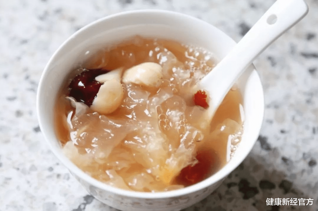 健康新经官方|吃一次等于8斤金银花，呼吸科主任直言：你若爱吃，慢慢养成“婴儿肺”