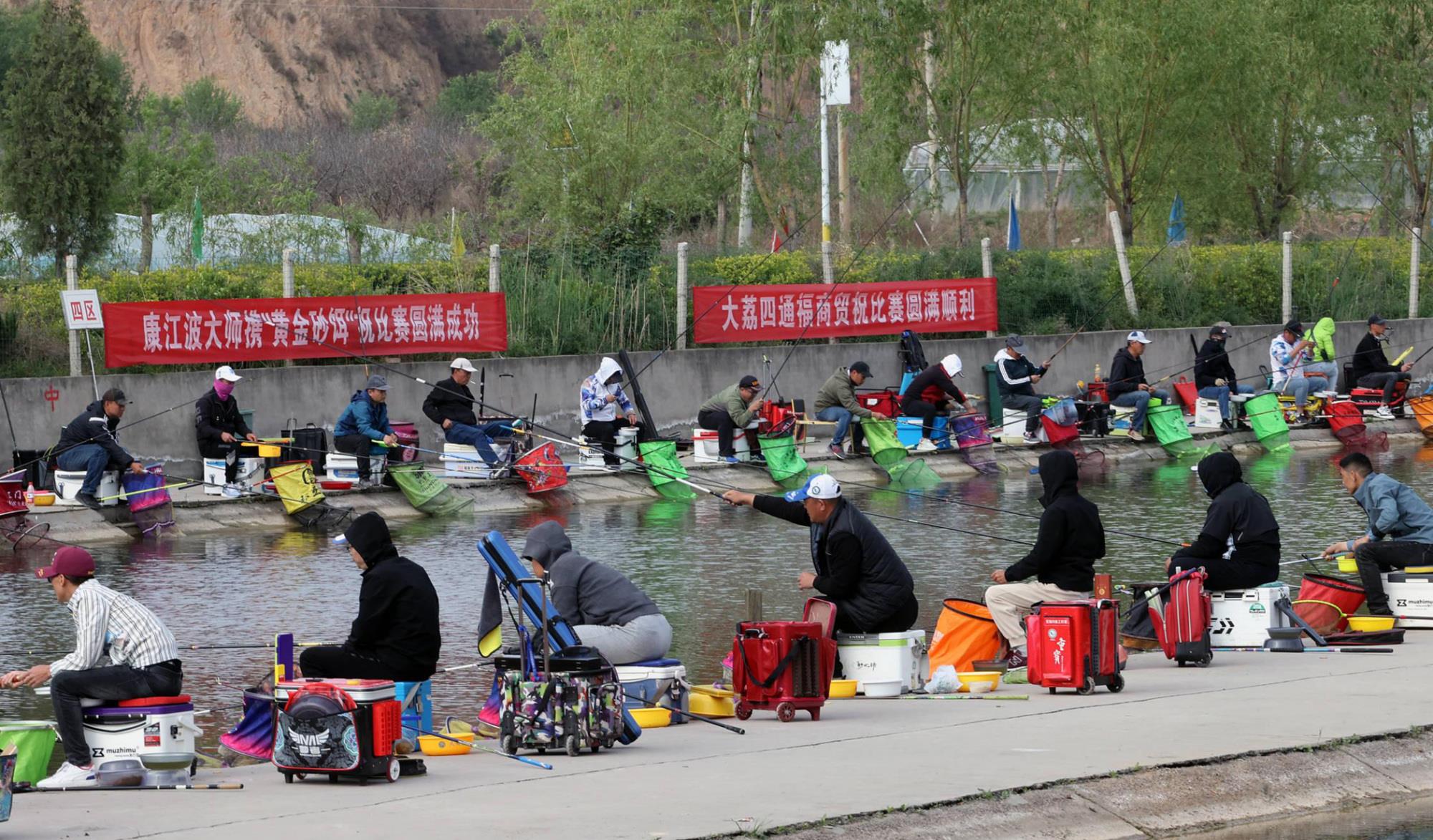 |鲤鱼黑坑的哪种钓位出鱼最多？在鲤鱼黑坑钓鱼选钓位的技巧