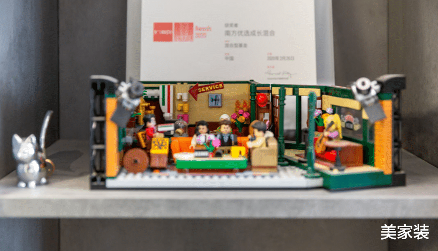 黑白灰也可以很时尚，看海归小夫妻的家，如何展现简约的美感