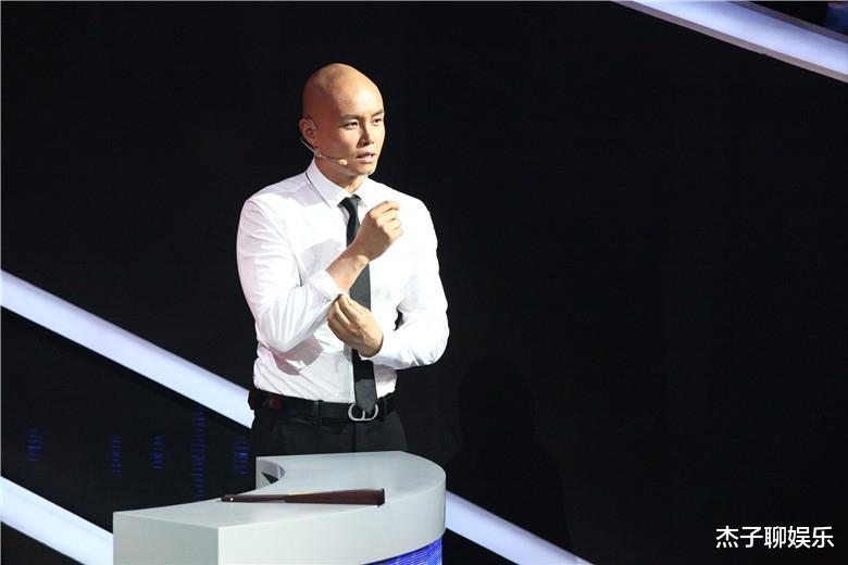 乐嘉|从金牌导师落魄到街头商演，乐嘉是如何将一手好牌打得稀烂的？