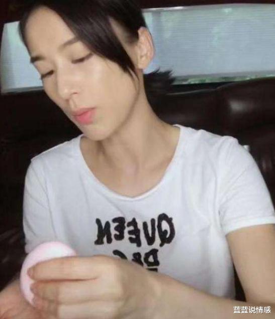 王丽坤|那些“上帝吻了脸，却忘了摸手”的明星，真想塞给他们一把护手霜