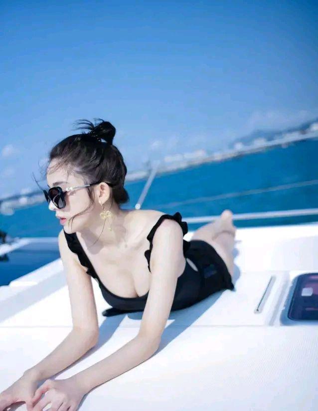 古力娜扎|古力娜扎秒删，疑似回应自己是喝断片了，并配了自己的表情包